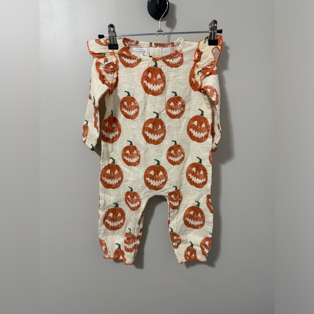 NWT! Mudpie Halloween Pumpkin Onesie